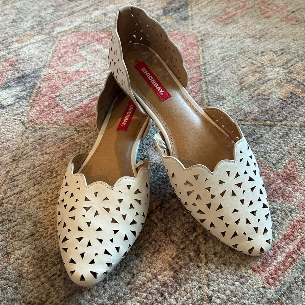 UNIONBAY off white women cutout flats sz 8